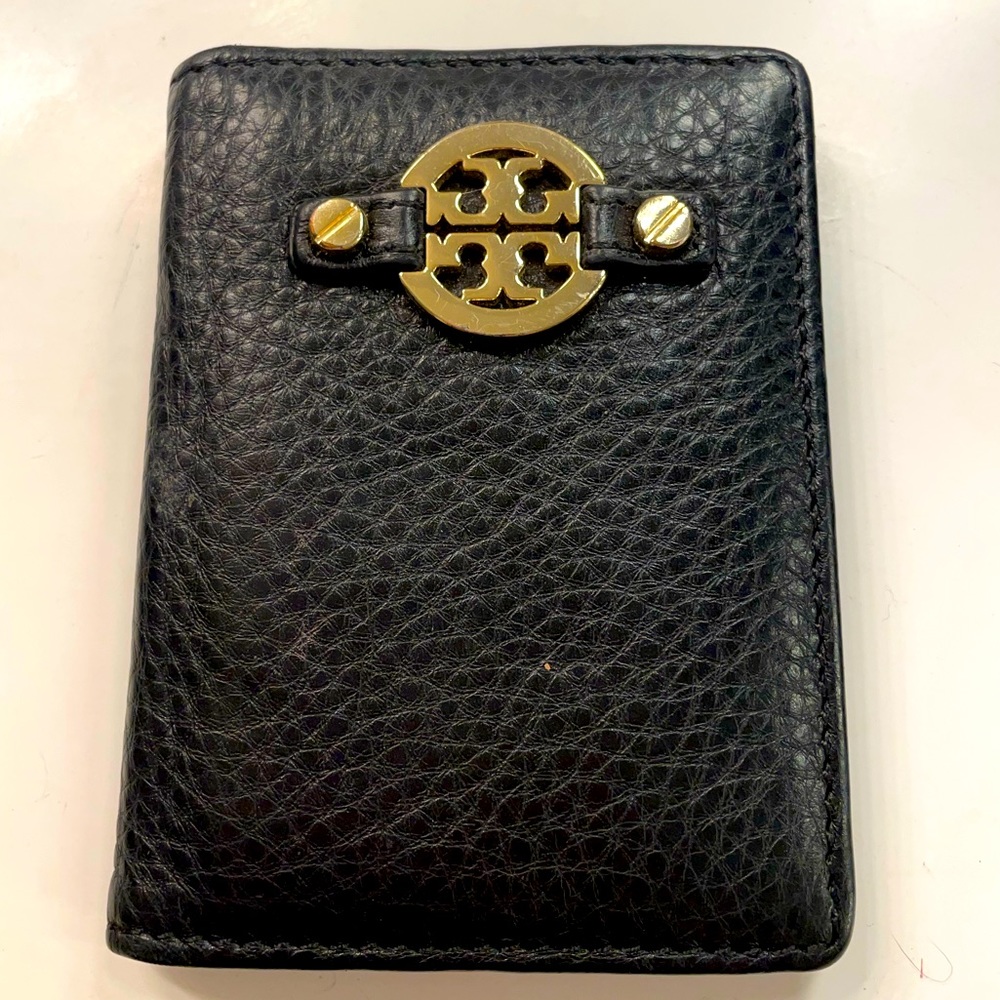 Tory Burch Amanda Pebbled Leather Card Case in Black
